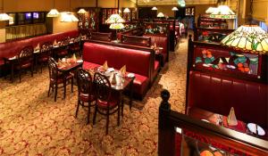 Restaurant o un lloc per menjar a Seven Oaks Hotel