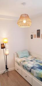 Łóżko lub łóżka w pokoju w obiekcie Apartamento Lujo Duna Beach