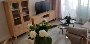Telewizja i/lub zestaw kina domowego w obiekcie Apartamento Lujo Duna Beach