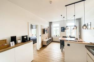 Kitchen o kitchenette sa Luxus-Apartment in Leipzig mit Privat-Parkplatz