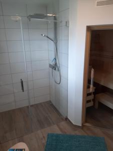 Kylpyhuone majoituspaikassa Dat Papenboerger Hus