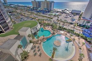 una vista aérea de una piscina en un resort en Comfy PCB Condo with View and Private Beach Access!, en Panama City Beach