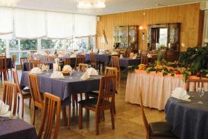 Restoran või mõni muu söögikoht majutusasutuses Park Hotel Bozzi