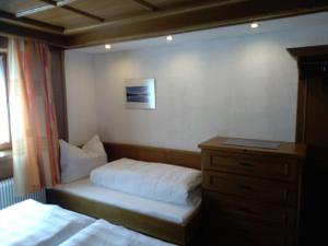 Postel nebo postele na pokoji v ubytování Zillertal Apartment mit Traumausblick - Haus Kirchler