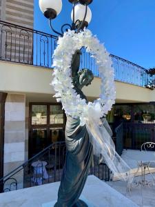 a statue of a woman with a wreath on it at San Giovanni Rotondo Palace - Alihotels in San Giovanni Rotondo