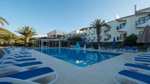 Bazén v ubytování Hotel Sao Jorge Garden nebo v jeho okolí