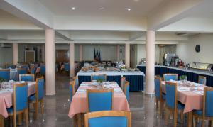 Un restaurante o sitio para comer en Hotel Sao Jorge Garden