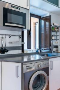 Kuchyň nebo kuchyňský kout v ubytování Apartamento Deluxe Terrace. Alameda