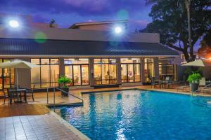 Holiday Inn - Harare, an IHG Hotel tesisinde veya buraya yakın yüzme havuzu