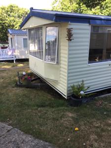 Zahrada ubytování THE VAN Thorness bay holiday park,Thorness cowes po31 8NJ