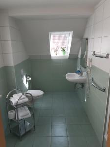 Ванная комната в Gasthaus und Pension Zum Biber
