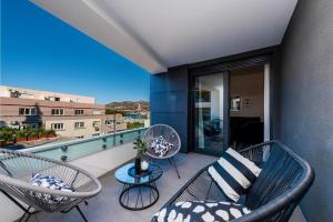 Rõdu või terrass majutusasutuses Apartments Adriatic Oasis & Marine View