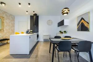 Köök või kööginurk majutusasutuses Apartments Adriatic Oasis & Marine View