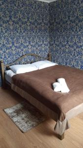 Tempat tidur dalam kamar di Privatnyy Khostel