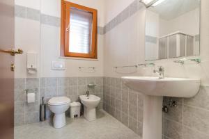 Ванна кімната в Galatea appartamento grande