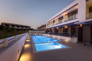 a swimming pool on the side of a building at ISALOS GERAKiNi in Yerakiní