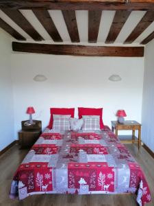 Postel nebo postele na pokoji v ubytování Maison de l'Epine -spa- Versant du soleil