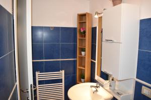 Vannas istaba naktsmītnē Borgo San Sisto Apartment
