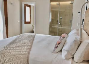 a bedroom with a bed with a pillow on it at Hotel Abaco Altea in Altea