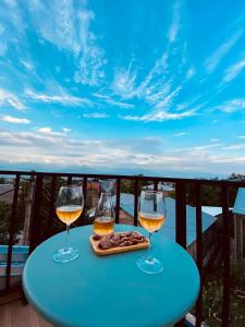 Drykkir á Hestia - Hotel, Wine and View