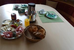 Doručak je dostupan u objektu Ferienhaus Enzi
