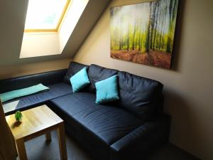 Posezení v ubytování Podkrovní apartmán v přírodě, vhodný k relaxaci i na služební cesty