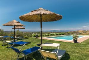 Bazén v ubytování Podere n°8 Agriturismo in Maremma nebo v jeho okolí