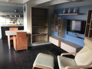 TV a/nebo společenská místnost v ubytování Tara Cottage
