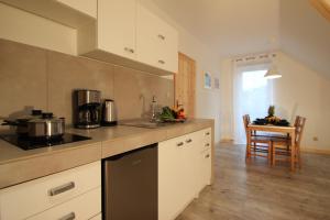 Kuchnia lub aneks kuchenny w obiekcie ApartDębki
