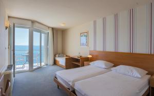 Postel nebo postele na pokoji v ubytování Hotel Neva