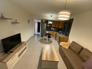 TV a/nebo společenská místnost v ubytování Apartamento Mady playa morro de gos