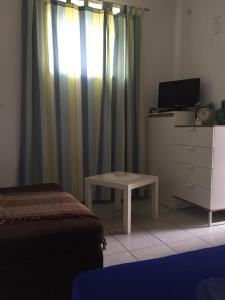 a bedroom with a bed and a dresser with a tv at Villa Berlin in Bol