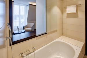 Koupelna v ubytování Hotel Monopol Luzern