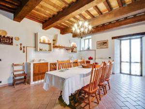 Fotografie z fotogalerie ubytování Pet-Friendly Villa with Pool v destinaci Urbino
