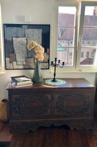 a table with a vase of flowers on top of it at Quai 17 Maison d'hôtes in Strasbourg