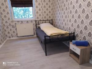 a small bedroom with a bed and a window at Misha,s in Duisburg