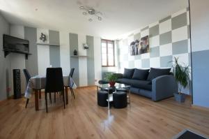 Χώρος καθιστικού στο F2 Aux pieds des Thermes 3 étoiles