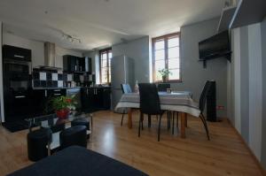 Η κουζίνα ή μικρή κουζίνα στο F2 Aux pieds des Thermes 3 étoiles