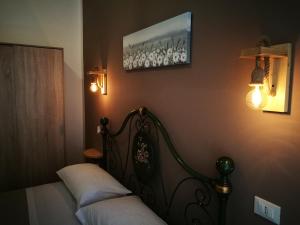 A bed or beds in a room at BELLA PALERMO