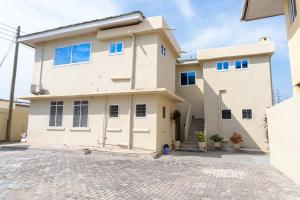 a house with a driveway in front of it at Brannic Lodge in Accra