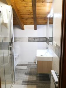 Ein Badezimmer in der Unterkunft LA PANDELA