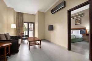 A bed or beds in a room at Hawthorn Suites by Wyndham Abuja