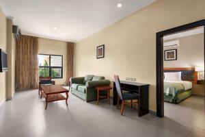 A seating area at Hawthorn Suites by Wyndham Abuja