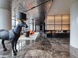 Posezení v ubytování Paco Hotel Jinfeng Metro Guangzhou-Free Shuttle Bus For Canton Fair-Self-service laundry