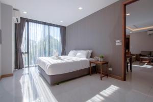 Кровать или кровати в номере Kepler Residence Bangkok
