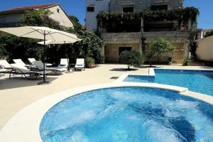 Bazén v ubytování Villa Renipol Adults only nebo v jeho okolí