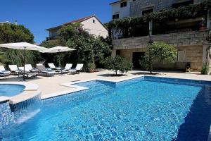 Bazén v ubytování Villa Renipol Adults only nebo v jeho okolí