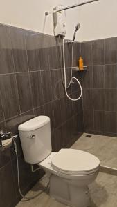 a bathroom with a toilet and a shower at Nature Village Hostel in Lak Si +15 photos
