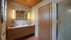 Ένα μπάνιο στο Ferienhaus Antoinette +45 φωτογραφίες