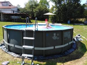 Bazén v ubytování Holiday Home Magdalena nebo v jeho okolí